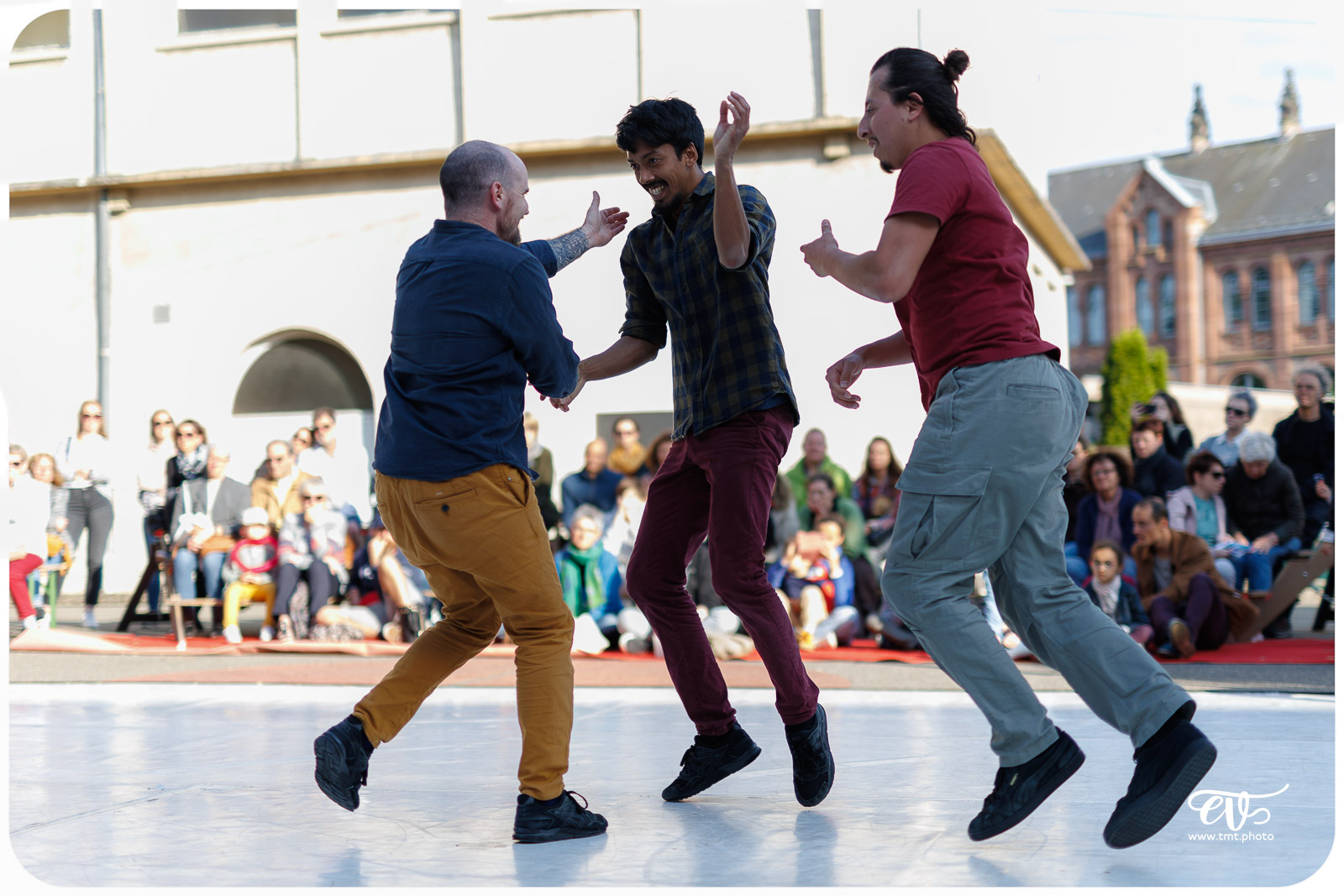 NO MAN'S LAND (CIE DARUMA)